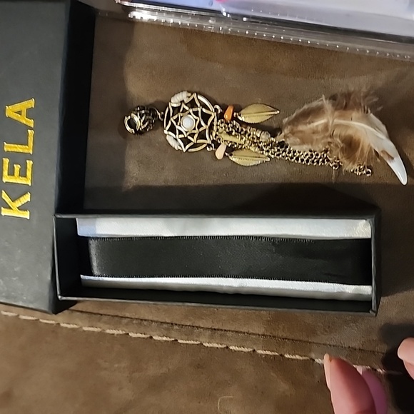 Bundle- Jewelery Inc Liz Claiborne Stunning Broach, Resting Beach Face & More - Picture 4 of 10